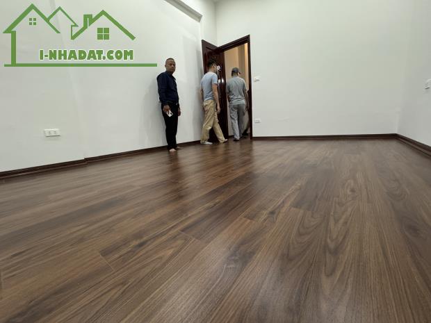 Nhà mới đẹp, 6 phòng ngủ Nguyễn Khánh Toàn, trung tâm mua sắm - 3