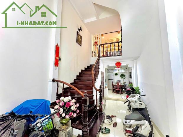 NHÀ VŨ TRỌNG PHỤNG - HAI MẶT NGÕ Diện tích 33m2 5 tầng mặt tiền 3.4m Giá 9 tỷ - 3