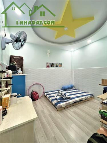 Chủ nhà gửi căn nhà lô góc ngay đường Hoàng Dư Khương, Quận 10