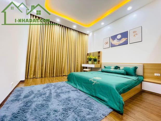 CỰC HIẾM. NHÀ PHỐ TRUNG KÍNH. VỊ TRÍ ĐẸP- GẦN OTO. 35m. 7,x Tỷ - 2
