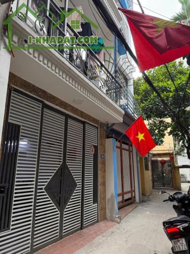 CCMN TRUNG KÍNH💎55M2 x 5T💎MT 4M💎12.5 TỶ💎NGÕ RỘNG 3M💎GẦN PHỐ💎DÒNG TIỀN 50TR/TH