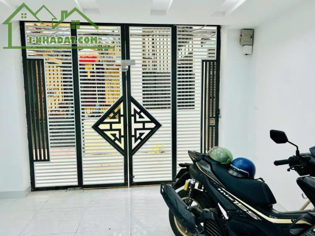 CCMN TRUNG KÍNH💎55M2 x 5T💎MT 4M💎12.5 TỶ💎NGÕ RỘNG 3M💎GẦN PHỐ💎DÒNG TIỀN 50TR/TH - 2
