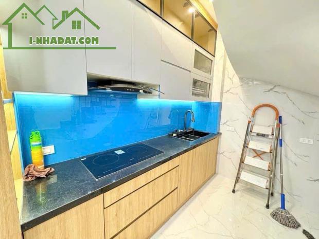 Cho thuê nhà ngõ 141 Giáp Nhị, 5 tầng x 23m2, 11 Triệu ô tô 50m2