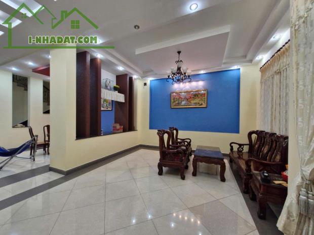 TRUNG TÂM LINH CHIỂU - MT CẠNH ĐH NGÂN HÀNG -234m2 - 3 TẦNG - NGANG 9 - 1