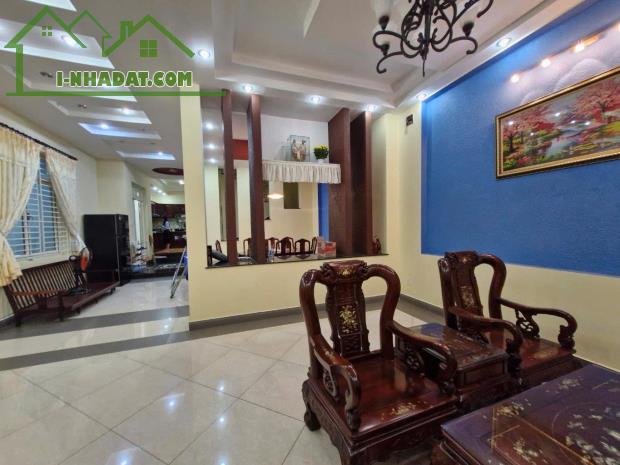 TRUNG TÂM LINH CHIỂU - MT CẠNH ĐH NGÂN HÀNG -234m2 - 3 TẦNG - NGANG 9 - 3