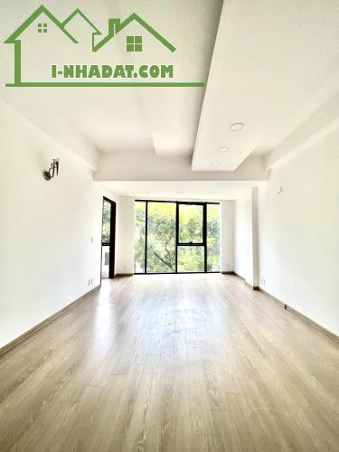Nhà mặt phố Trần Đại Nghĩa, quận Hai Bà Trưng, 140m2 x 4 tầng, mặt tiền 8,3m, 108 tỷ!