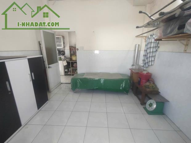 Bán gấp nhà 2 tầng đúc - 4 PN - SHR Hoàn Công - Hẻm 5m - 4