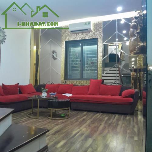 BÁN NHÀ ĐẸP PHỐ NGUYỄN CHÍ THANH - Ô TÔ CHẠY VÒNG QUANH - SẴN Ở VÀ KINH DOANH ĐẸP - 1
