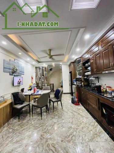 Bán nhà dân chắc chắn phố Cự Lộc, 33m2 6,48Tỷ, vài bước ra phố, ngõ rộng thoáng. - 1