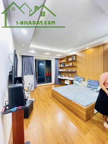Bán nhà dân chắc chắn phố Cự Lộc, 33m2 6,48Tỷ, vài bước ra phố, ngõ rộng thoáng. - 3