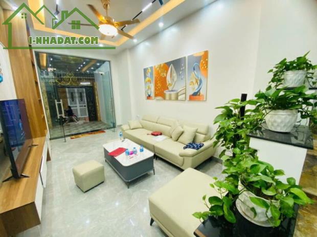 Nhà riêng Hoàng Mai, 5PN, 4 tầng, thang máy, 64m2, ngõ thông, mặt tiền thoáng, Giá 11,8 tỷ - 1