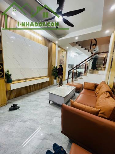 Cho thuê nhà Đại Từ Full đồ 4 tầng x 40m2, 4 ngủ, 12 Triệu Full đồ ở gia đình vào ngay