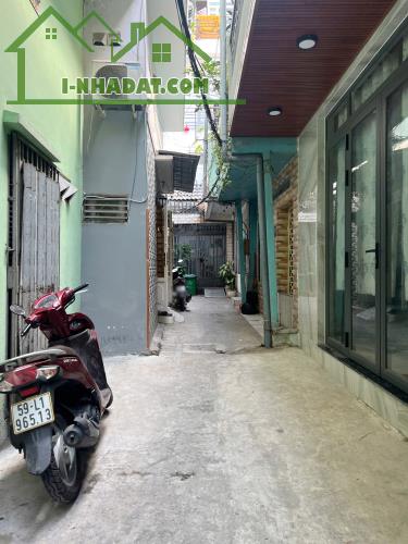 Nhà góc 3 tầng nở hậu hẻm thẳng đường Dương Bá Trạc P1Q8. Giá 5 tỷ TL - 4