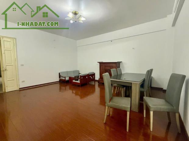 Cho thuê căn hộ 1204 CT4-5 Yên Hoà – Cầu Giấy, mặt đường Dương Đình Nghệ, 13 triệu/tháng