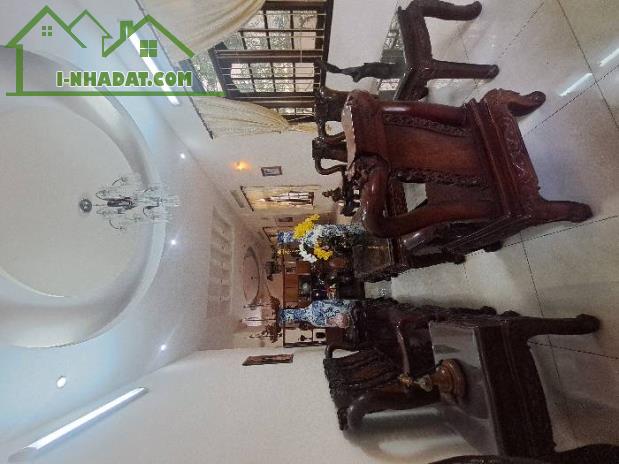 Bán gấp nhà biệt thự mặt tiền Hoàng Quốc Việt 650m2, ngang khủng 13m, SHR, chỉ 87 tỷ. - 1