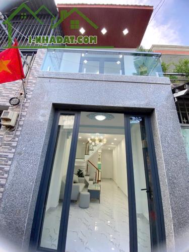 Nhà 2 tầng mới, nở hậu đối diện trường học Khánh Bình Âu Dương Lân P3Q8. Giá 3,89 tỷ TL