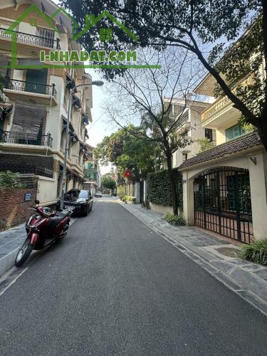 Cần bán gấp nhà phố Khu Đô Thị Định Công,phân lô ô tô vỉa hè đá bóng,tiện ích bạt ngàn,VIP