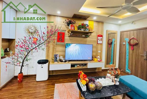 Sky central 66m 2 ngủ tặng đủ nội thất 350tr 176 Định Công