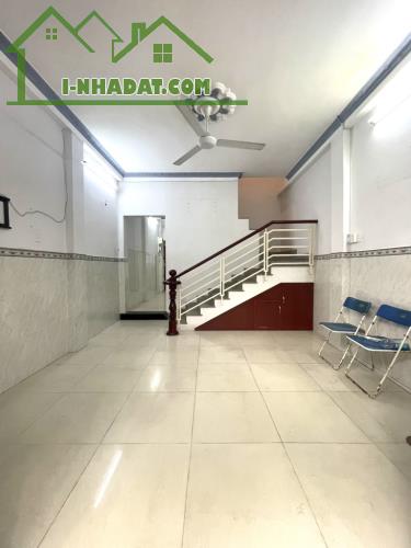 NHÀ ĐẸP QUANG TRUNG GV - GẦN NGÃ 4 VỚI PHẠM VĂN CHIÊU - 2 MẶT HẺM TRƯỚC SAU - 40M² - 3 TẦN - 1
