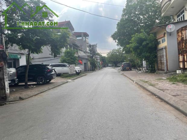 Bán 95m đất mặt phố Xuân Đỗ, đường ô tô tránh, gần trường, gần chợ