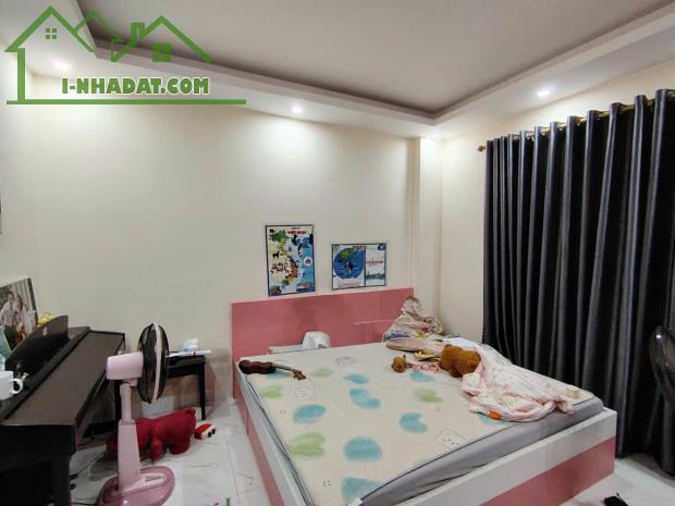 Tôi bán nhà ngõ 986 Kim Giang ô tô VF3 đỗ cửa, cạnh KĐT Linh Đàm 30m2 chỉ hơn 4 tỷ. 098962 - 1