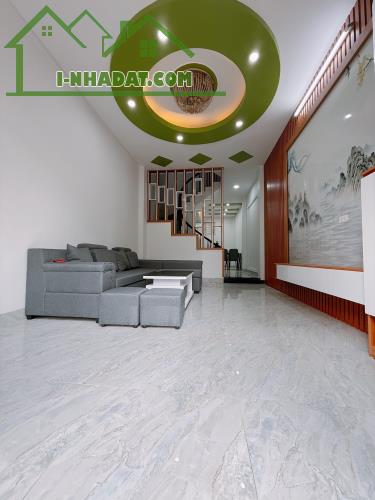 Bán nhà phố Mai Động, Hoàng Mai 43m, 4 tầng. Giá: 8.5 tỷ. LH: 0937158386