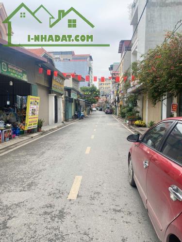 Đất Trâu Quỳ, ngay gần mặt phố kinh doanh sầm uất, chỉ 4.3 tỷ. LH: 0379483926