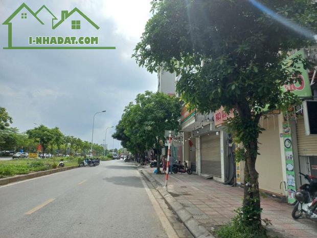 Bán nhà mặt phố Cổ Linh, Long Biên vỉa hè oto tránh kinh doanh sầm uất 155m, mặt tiền: 6m