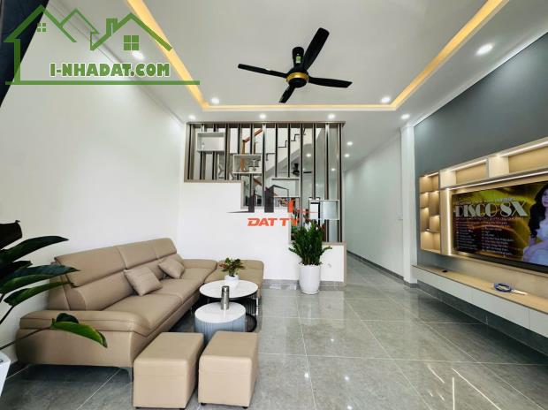 Nhà 2 tầng full nội thất mặt tiền Ung Văn Khiêm phường Eatam gần ĐH Tây Nguyên