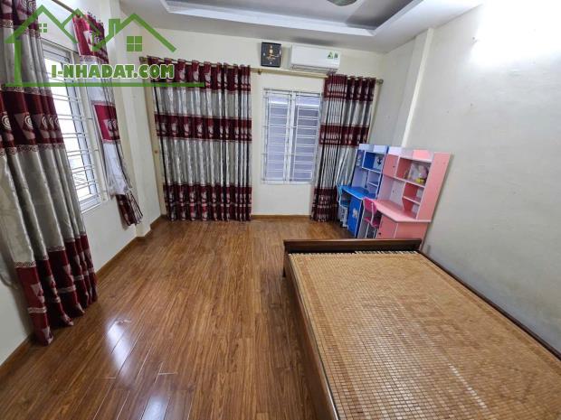 Lô góc đẹp 2 mặt thoáng 30m ra phố Thái Thịnh Đống Đa ngõ to thông nhau 22m2 4T MT 4.1m - 4