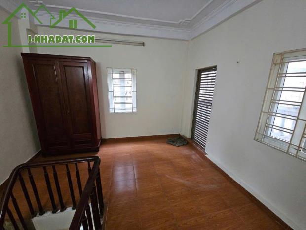 Lô góc đẹp 2 mặt thoáng 30m ra phố Thái Thịnh Đống Đa ngõ to thông nhau 22m2 4T MT 4.1m - 5