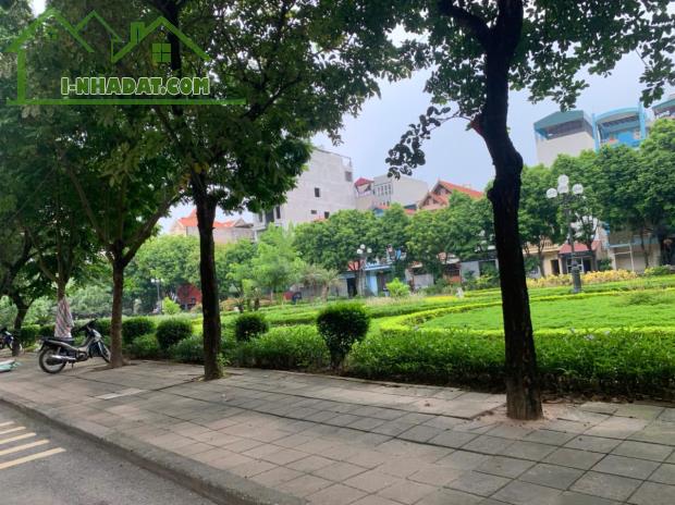 HIẾM! Bán Đất Ngọc Thụy Cạnh Công Viên, Đường 4m,Sổ Vuông, MT 15,8M, 320m2, Gía 48 Tỷ.
