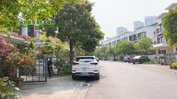 Khu Đô Thị Mới Đại Kim 75m2 - 5 Tầng - Hơn 20 tỷ - 3 Làn Ô tô tránh, Vỉa hè rộng.