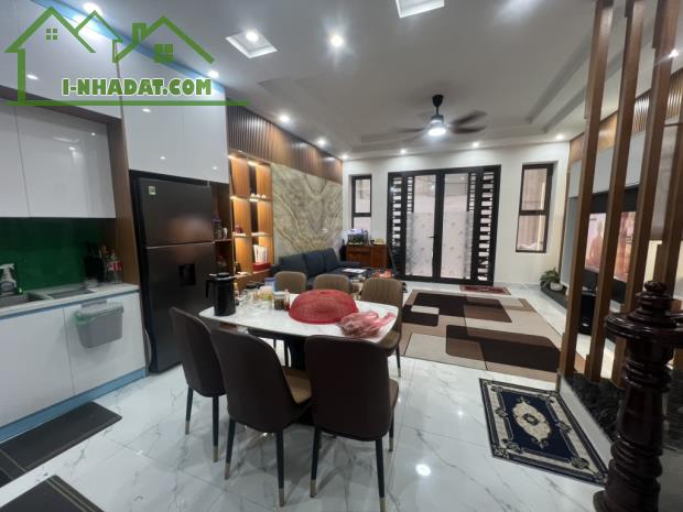 Bán Nhà Cổ Linh, Phường Thạch Bàn, Long Biên 47m2, 4T, giá 8,2 tỷ (ô tô đỗ cách 15m)