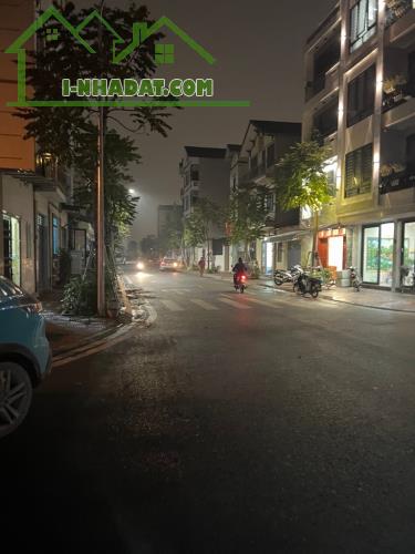 BÁN ĐẤT #CUKHOILONGBIEN#-GIÁ 3 TỶ NHỈNH  👉 Mảnh đất vàng- Hiếm - gần phố- giá đầu tư