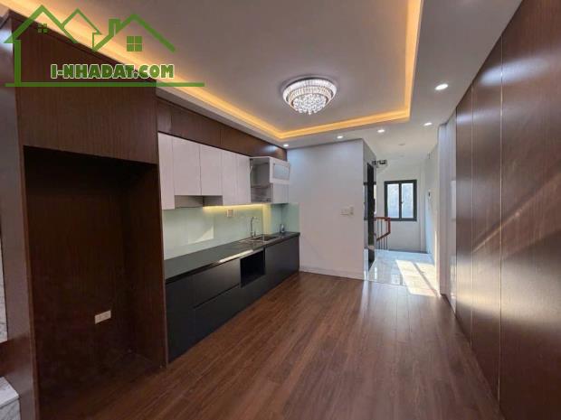 Bán nhà Thạch Bàn - Long Biên. Ôtô VF3, Thang Máy, Thoáng, Full Nội Thất. 38m x 6T. - 2