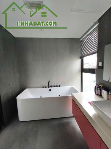BÁN GẤP BIỆT THỰ 5 TẦNG THANG MÁY - HÀM RỒNG NGỌC LÂM - NỘI THẤT CAO CẤP - GIÁ TỐT 18 TỶ