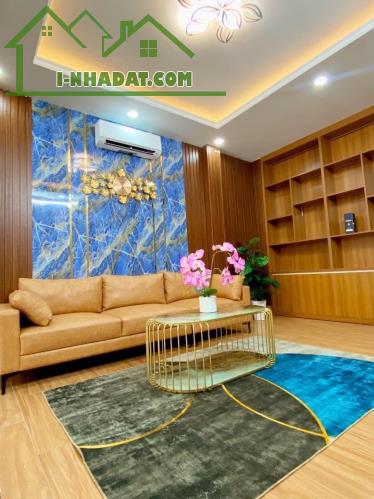 Nhà Mặt Tiền giá rẻ - Ni Sư Huỳnh Liên, DT: 4 x 10m, 4 tầng, giá: 7.9 tỷ LT