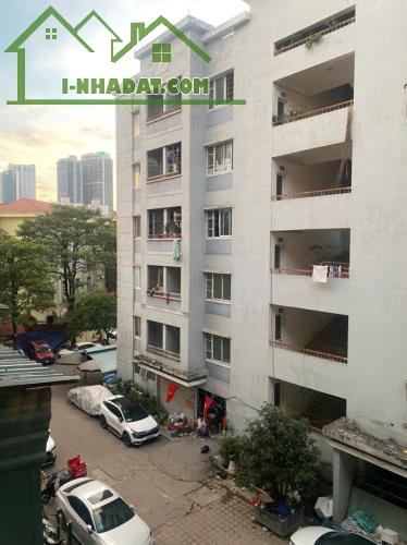 Nhà Tập thể Tầng 5; Khu ĐTM Nghĩa Đô (118.8 Nguyễn Khánh Toàn). 36/50m; Tầng 5; Giá 3 tỷ