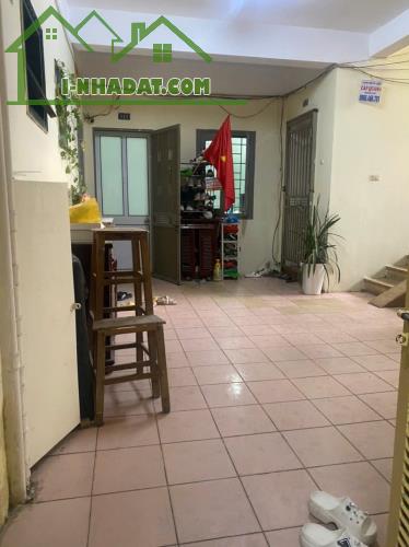 Nhà Tập thể Tầng 5; Khu ĐTM Nghĩa Đô (118.8 Nguyễn Khánh Toàn). 36/50m; Tầng 5; Giá 3 tỷ - 1