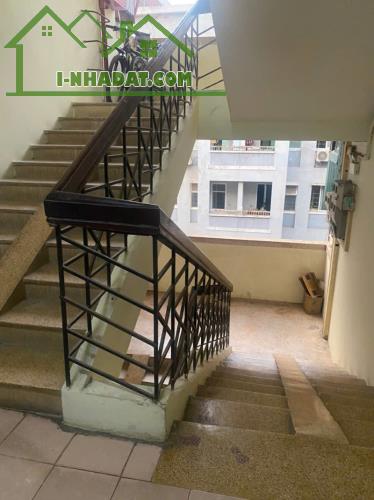 Nhà Tập thể Tầng 5; Khu ĐTM Nghĩa Đô (118.8 Nguyễn Khánh Toàn). 36/50m; Tầng 5; Giá 3 tỷ - 2