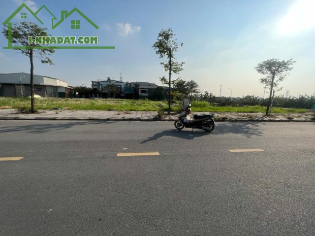 Đất nền tại Bảo Long New City, Hương Mạc, Từ Sơn, Bắc Ninh đang có giá 4,1 tỷ. Diện tích - 2