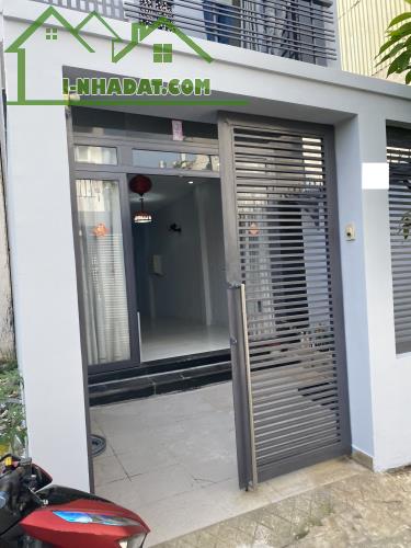 Bán Nhà 3 Tầng Mới Đẹp, Hẻm Xe Hơi, Gần Công Viên Phú Hữu – Giá Chỉ Hơn 4 Tỷ