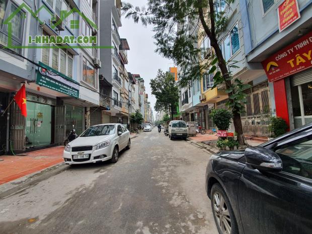 Bán nhà 5 tầng 41m2 Phú Diễn, Gần oto, An sinh tốt, Full nội thất, Nhà đẹp ở ngay