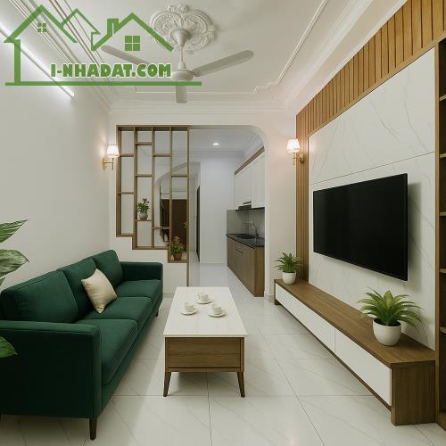 Nhà gần hồ Đền Lừ, ở luôn, ngõ thông, SĐCC giá chỉ hơn 5 tỷ - rẻ nhất khu vực