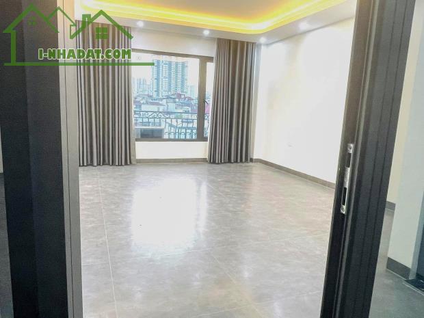 Tòa văn phòng Vũ Tông Phan, Ô tô, dt 43m 7 tầng TM 4.6m mặt, Giá 16 tỷ. Lh 0796193699 - 3