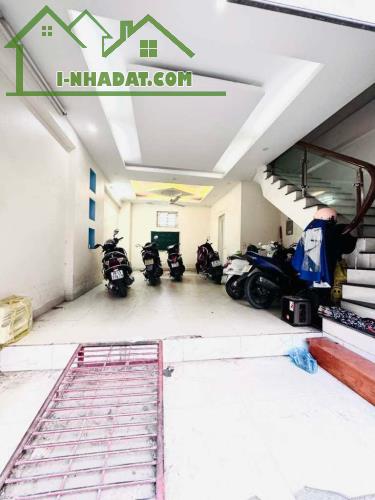 Bán nhà Phạm Văn Đồng dân xây chắc chắn 4 tầng 45m, ô tô, kinh doanh bất chấp, giá 13 tỷ