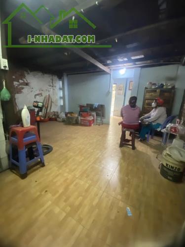BÁN NHÀ GIÁ RẺ CẤP 4 BẾN VÂN ĐỒN Q4- NGANG 4.7m x 9m CHỈ 3.8 TỶ TL - 3