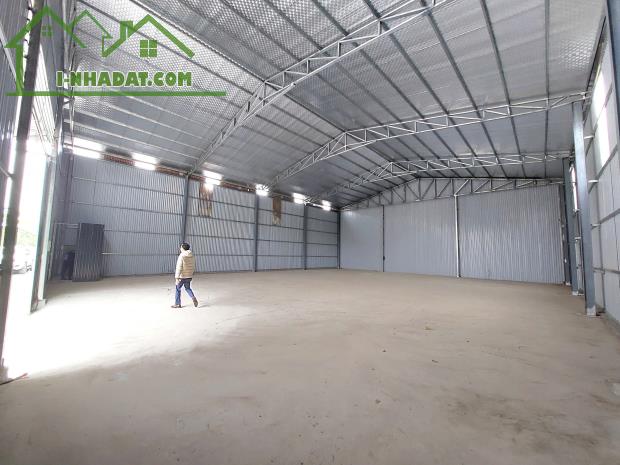 375m kho xưởng khu vực Vạn Phúc cần cho thuê, mặt tiền 17m, giá 45k/m - 1