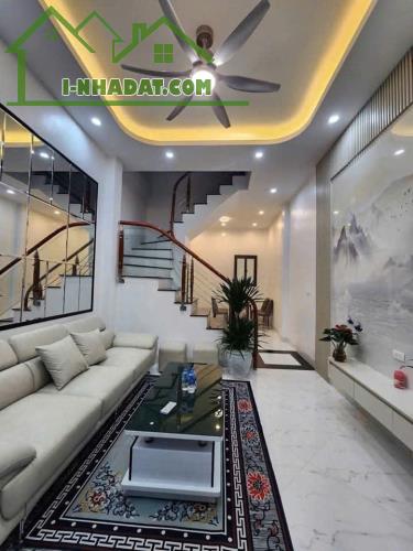 BÁN NHÀ 5 tầng ,nội thất sịn ,đường to ,ngay trường chuyên NGUYỄN HUỆ ,HÀ ĐÔNG chỉ 6 tỷ .